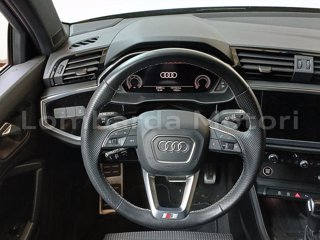 AUDI Q3 35 2.0 tdi identity black s-tronic