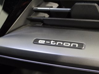 AUDI Q4 e-tron 40 business advanced